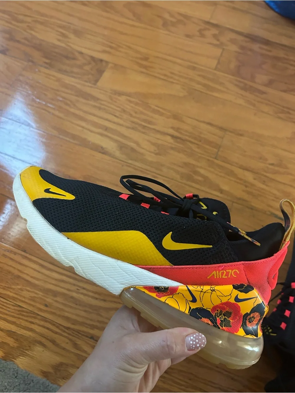 Limited Edition Nike women Air Max 270 Crimson floral black size 11
